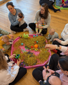 how to make mum friends on maternity leave