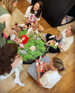 how to make mum friends on maternity leave