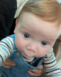 when do babies recognise familiar faces