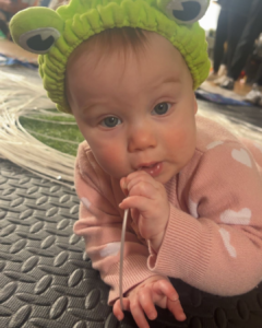 when do babies recognise familiar faces