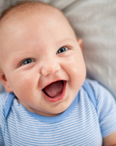 when do babies recognise familiar faces